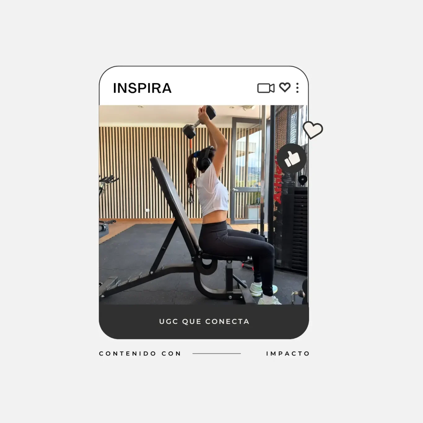 ugc para empresas creadora de contenido grabando video para redes sociales